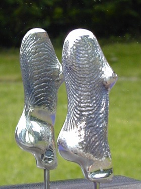 “Schoonheid voor de spiegel”
02-09 - zilver met stalen pen op wengé